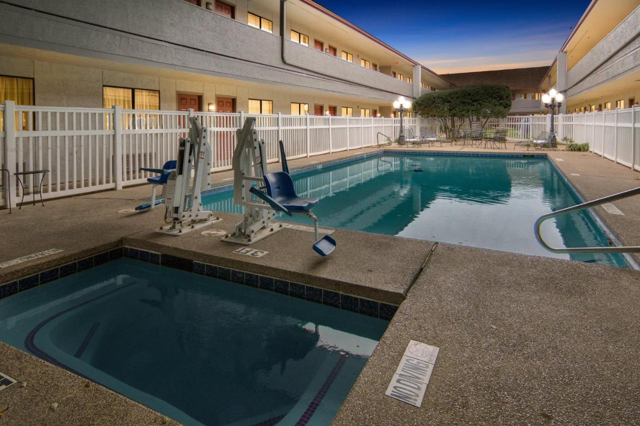 Irving Inn & Suites At Dfw Airport Ngoại thất bức ảnh