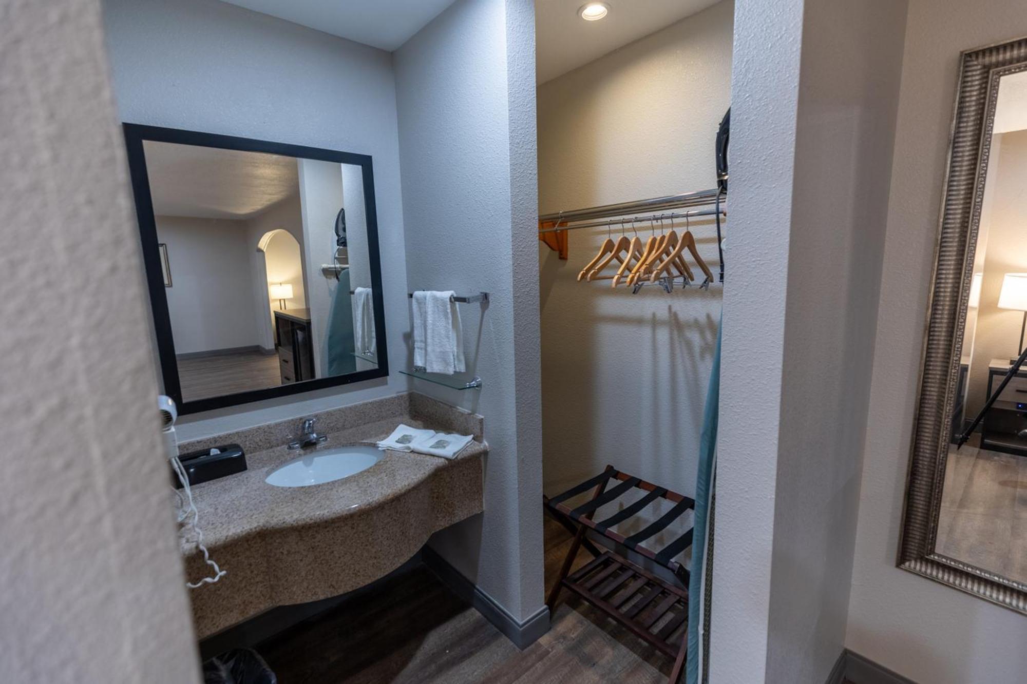 Irving Inn & Suites At Dfw Airport Ngoại thất bức ảnh